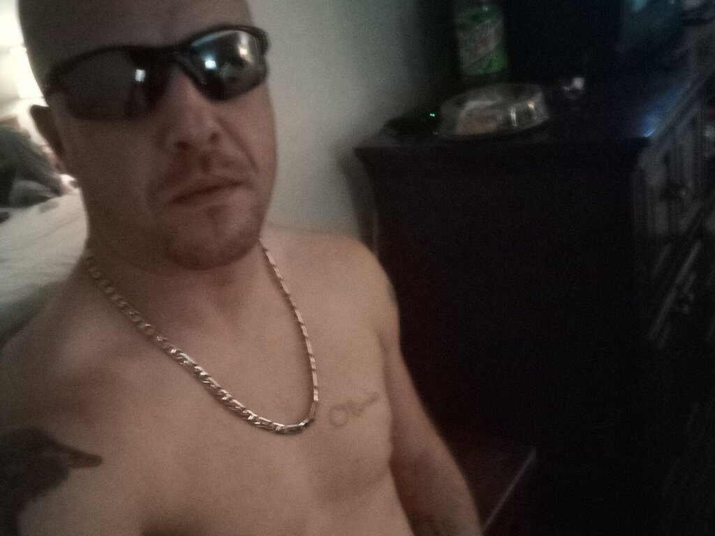 AaronRay's live cam