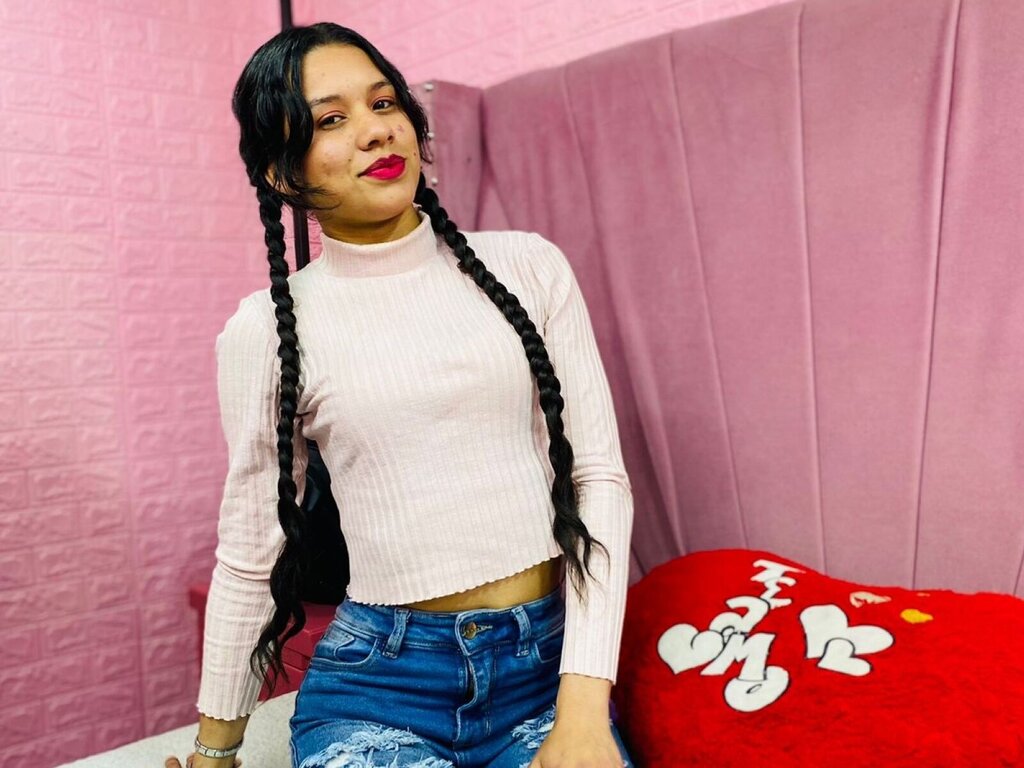 AdelineeHorn's live cam