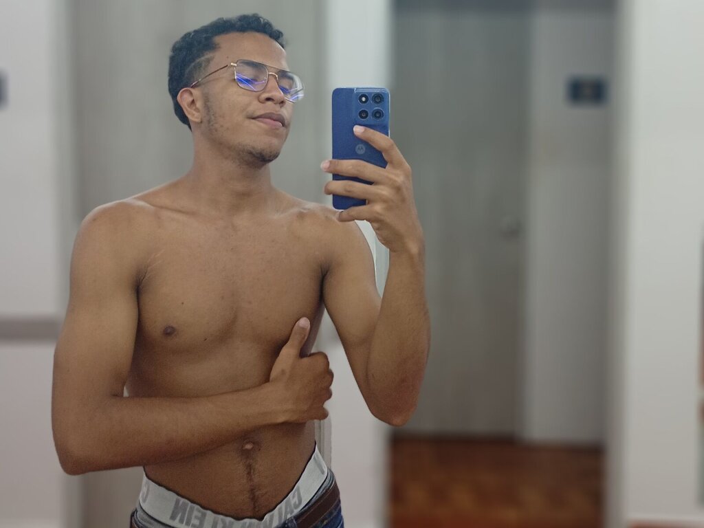 AstonVera's live cam