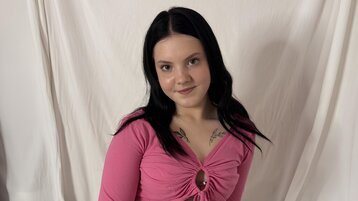 AvvaAdams's live cam
