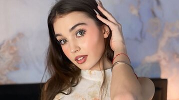 BelleBambi's live cam