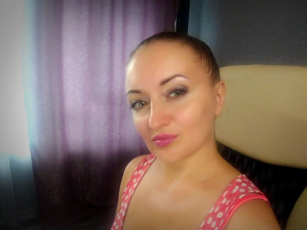 BettyAndrieu's live cam