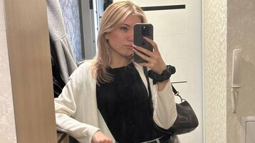 BlissBigger's live cam