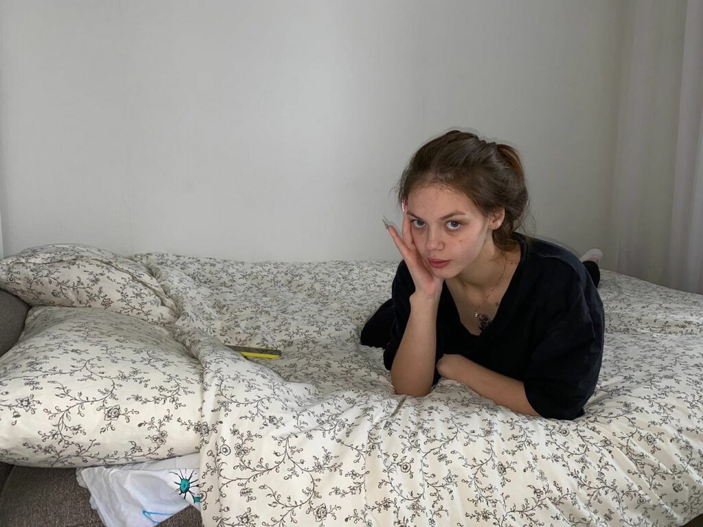 CarolineHanberg's live cam