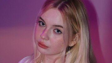 CatherineWard's live cam
