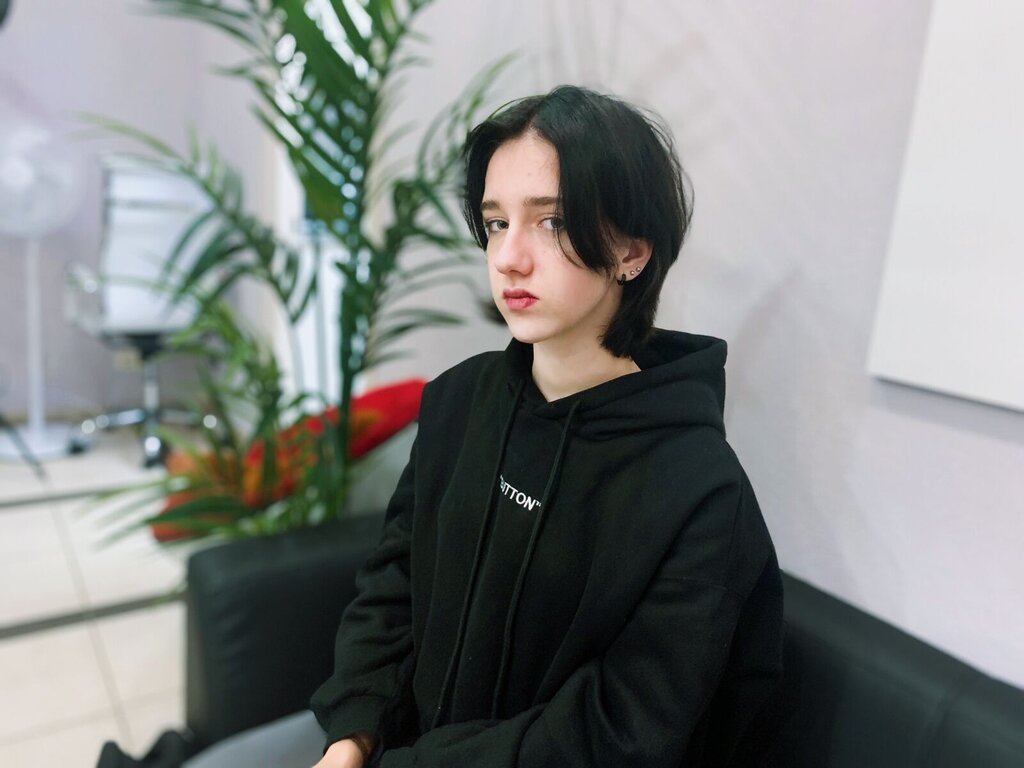 CharlotteRobins's live cam