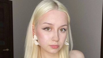 DareleneClose's live cam