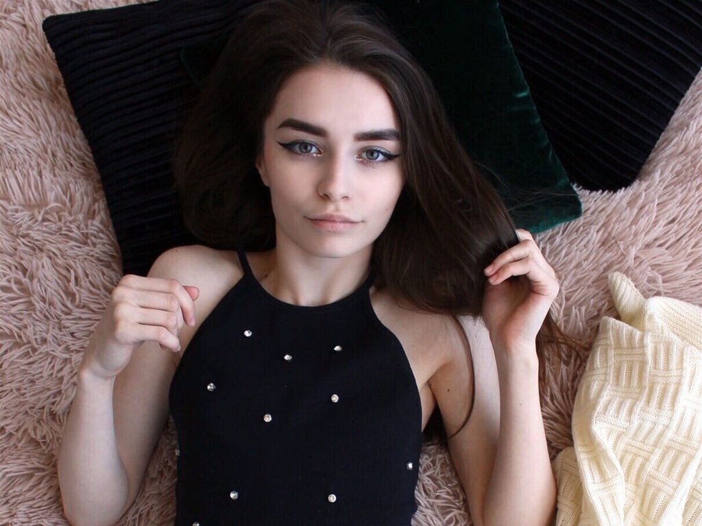 DianaDevinne's live cam