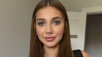 EmmaWhilson's live cam