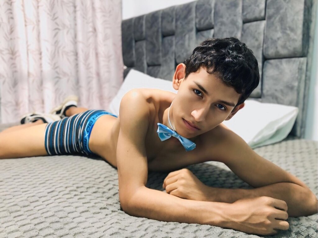 FelipeGonzales's live cam