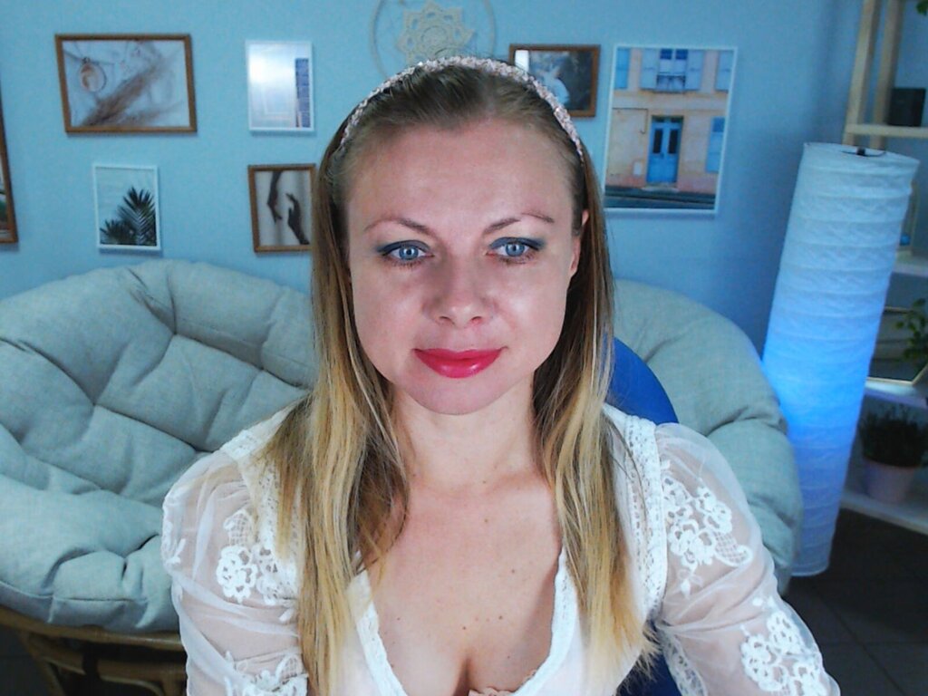 GrettaJones's live cam