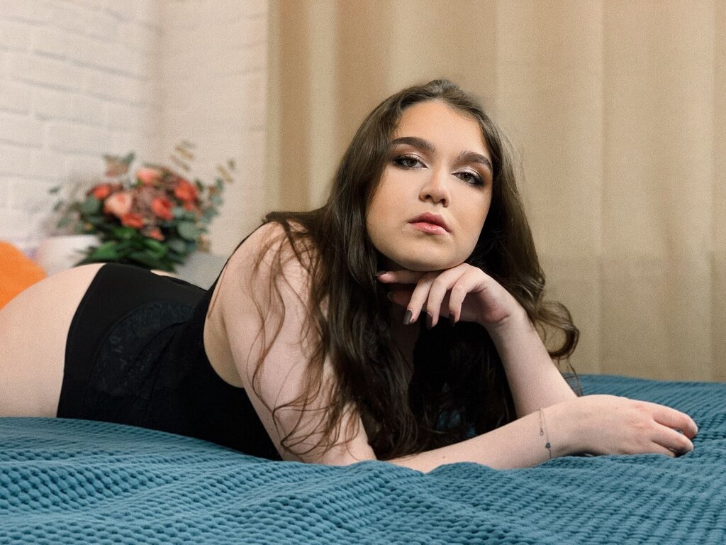 HilaryHodge's live cam