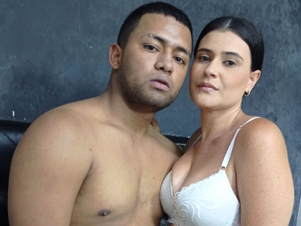KarinaAndJoseph's live cam