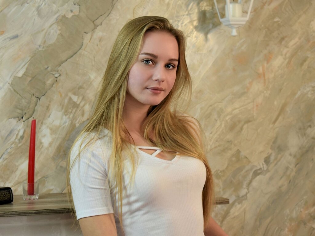 KateHops's live cam