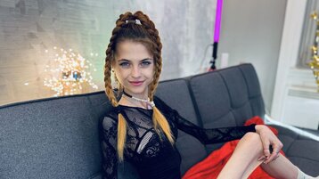 KittyRaine's live cam