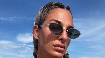 KylieMonro's live cam