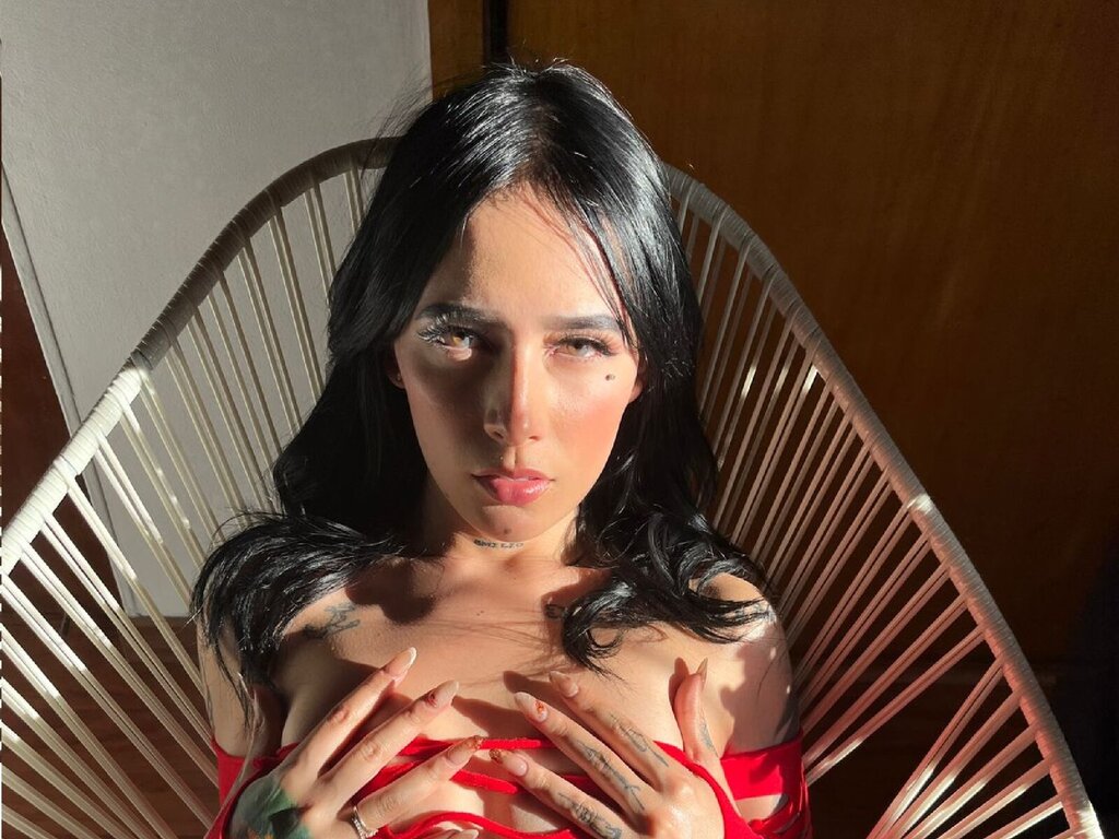 LaksmySaenz's live cam
