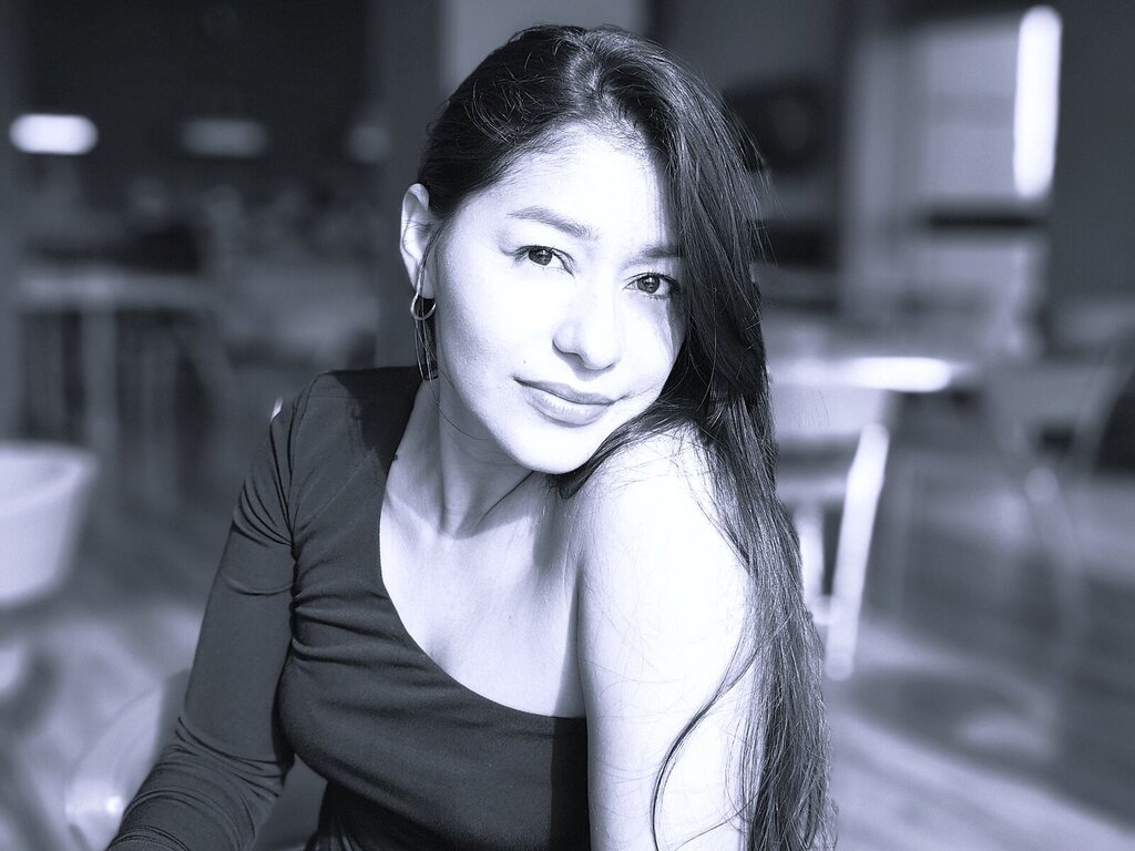 LauraLJ's live cam