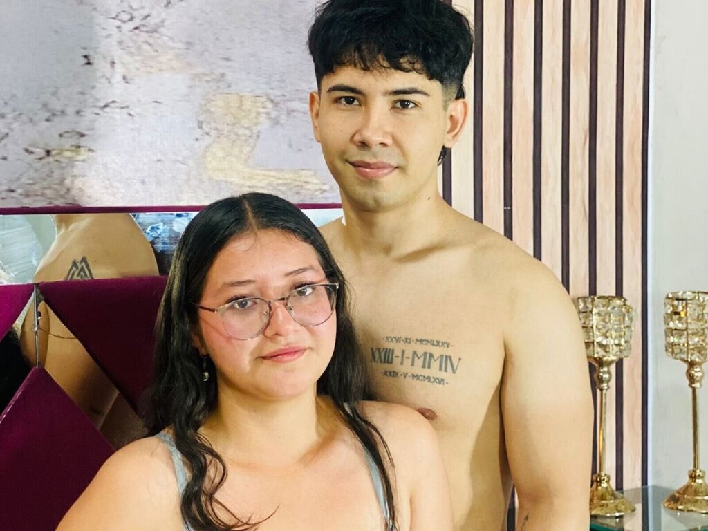 LizAndTomas's live cam