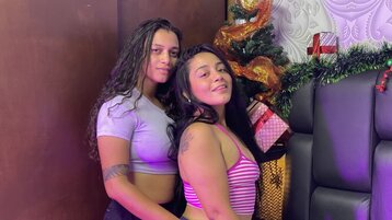 LucyAndBella's live cam