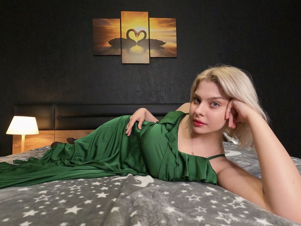 MadelineDuval's live cam