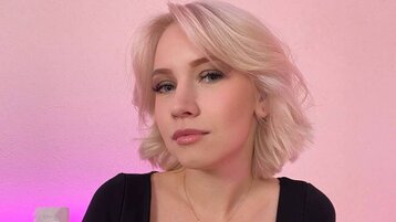 MillyBrawn's live cam