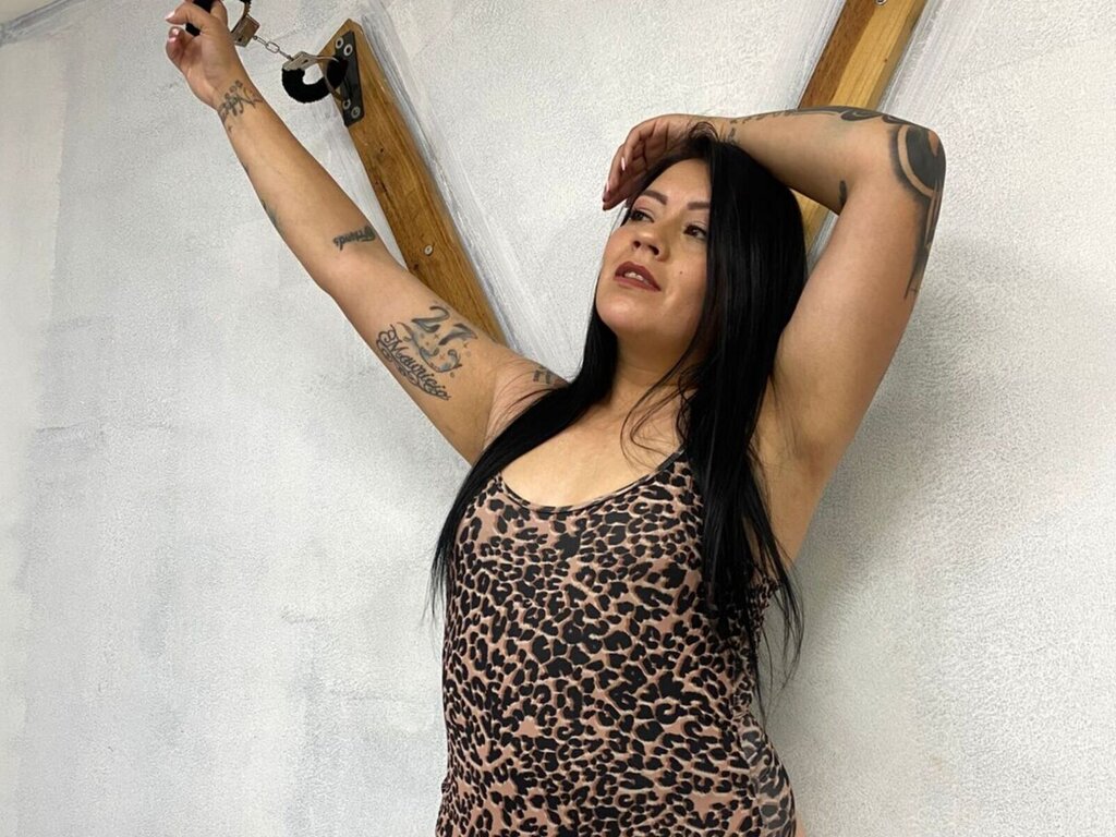 MonikCheer's live cam