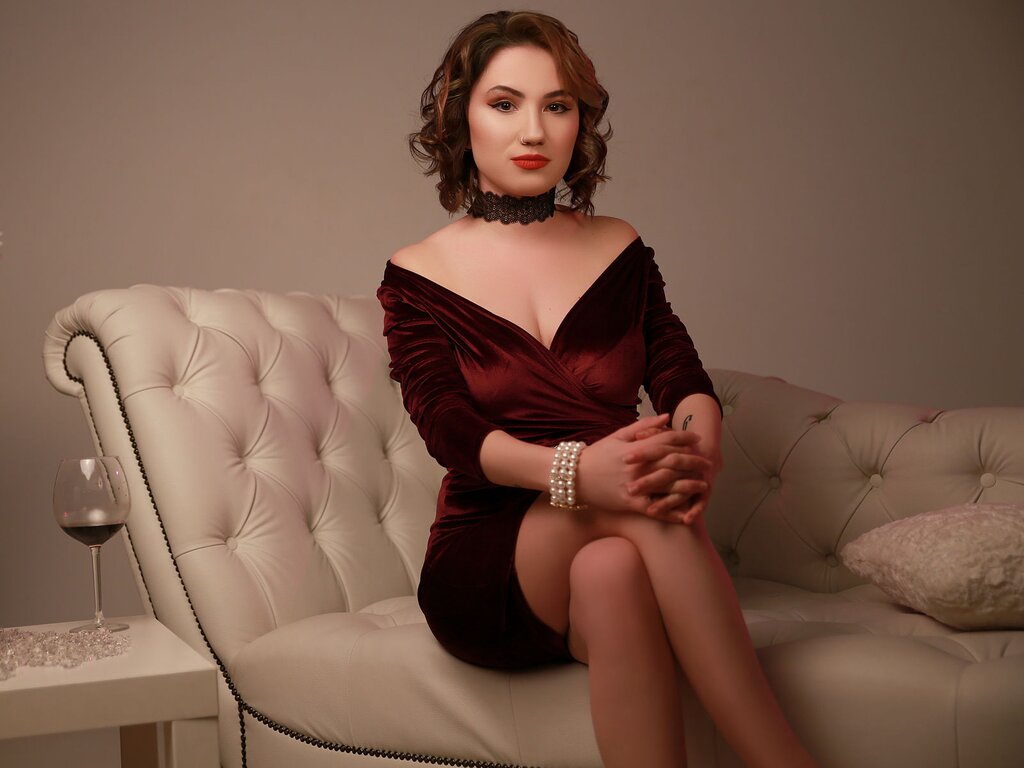 RomanticFiona's live cam