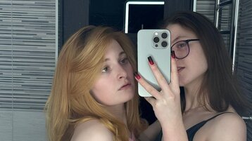 TheaAndDarline's live cam