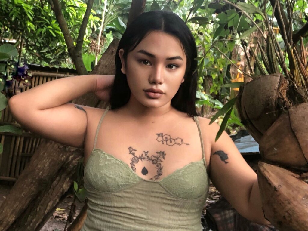 YvonneSmith's live cam